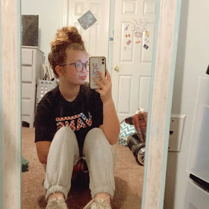 Meet your Posher, Macie